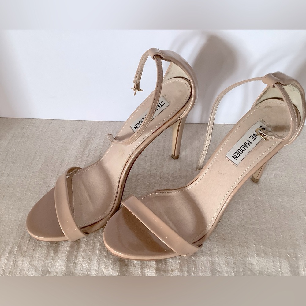 Size 8 Patent Nude Steve Madden heels, see pics